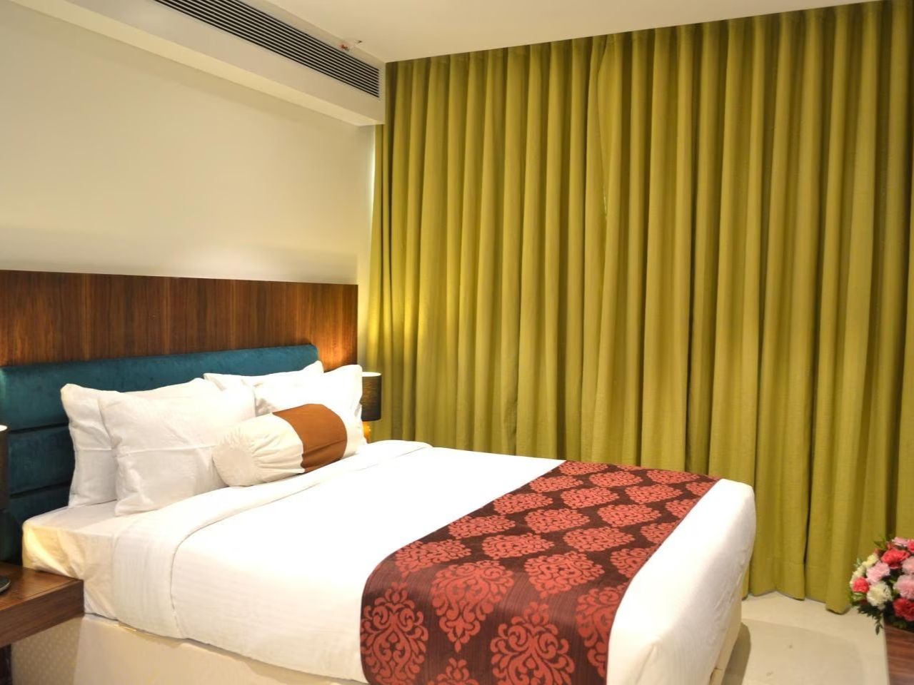 Club Emerald in Mumbai