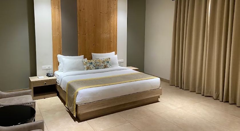 Five Elements Hotels Maplewood Premier in Haldwani