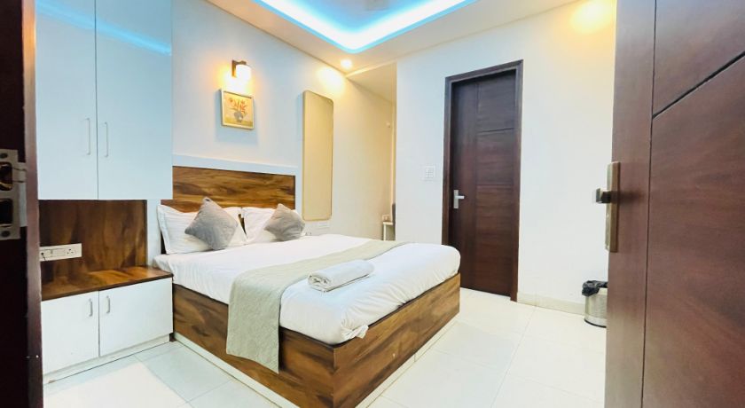 Embrace Hotel and Banquet in Delhi