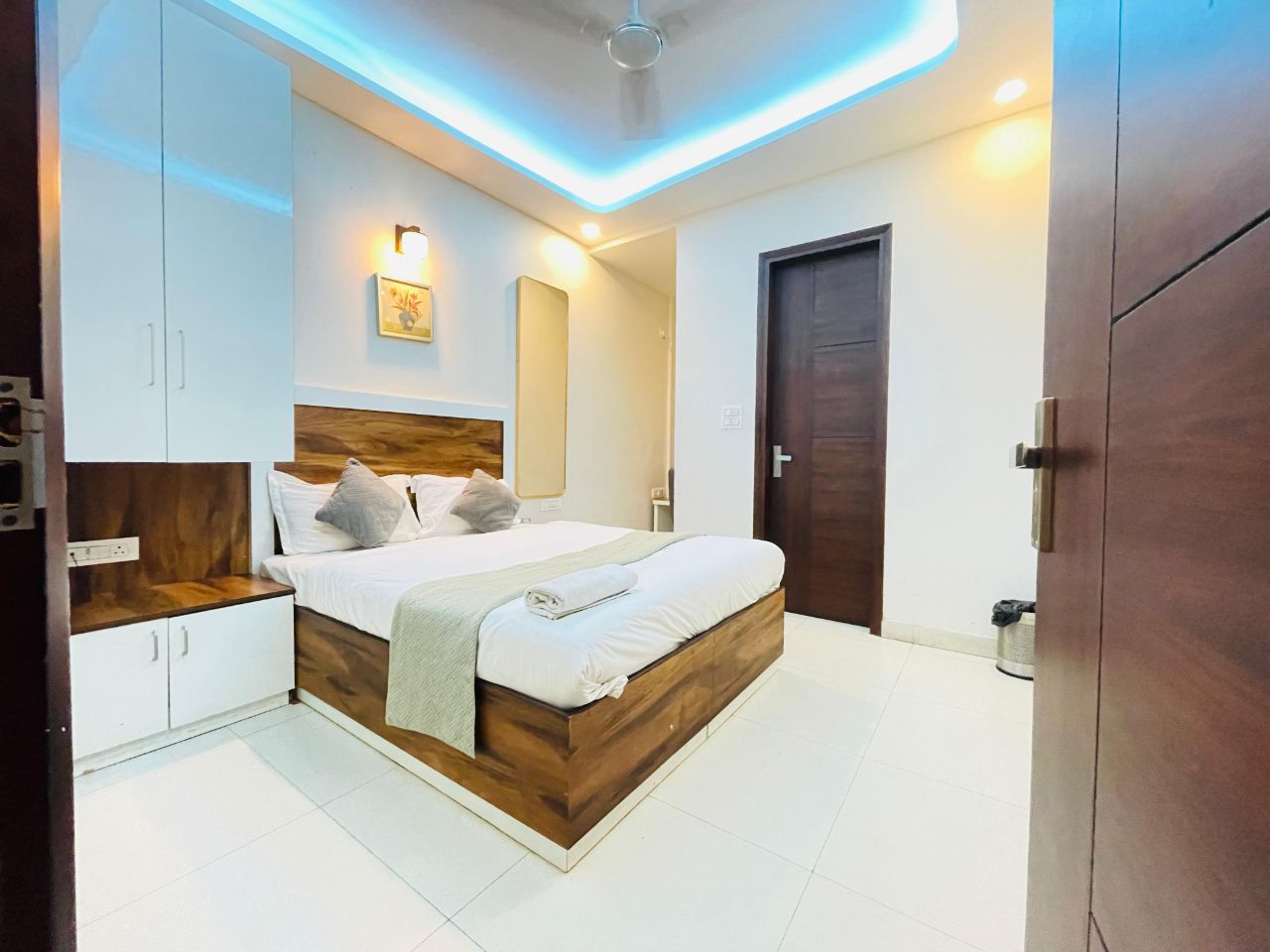 Embrace Hotel and Banquet in Delhi