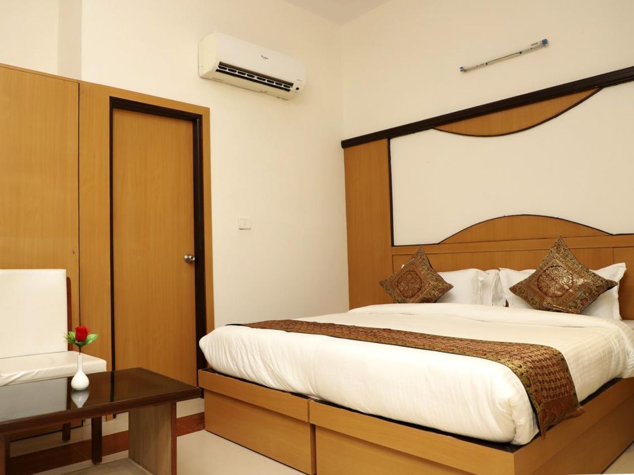 Hotel The Golden Bird in Agra