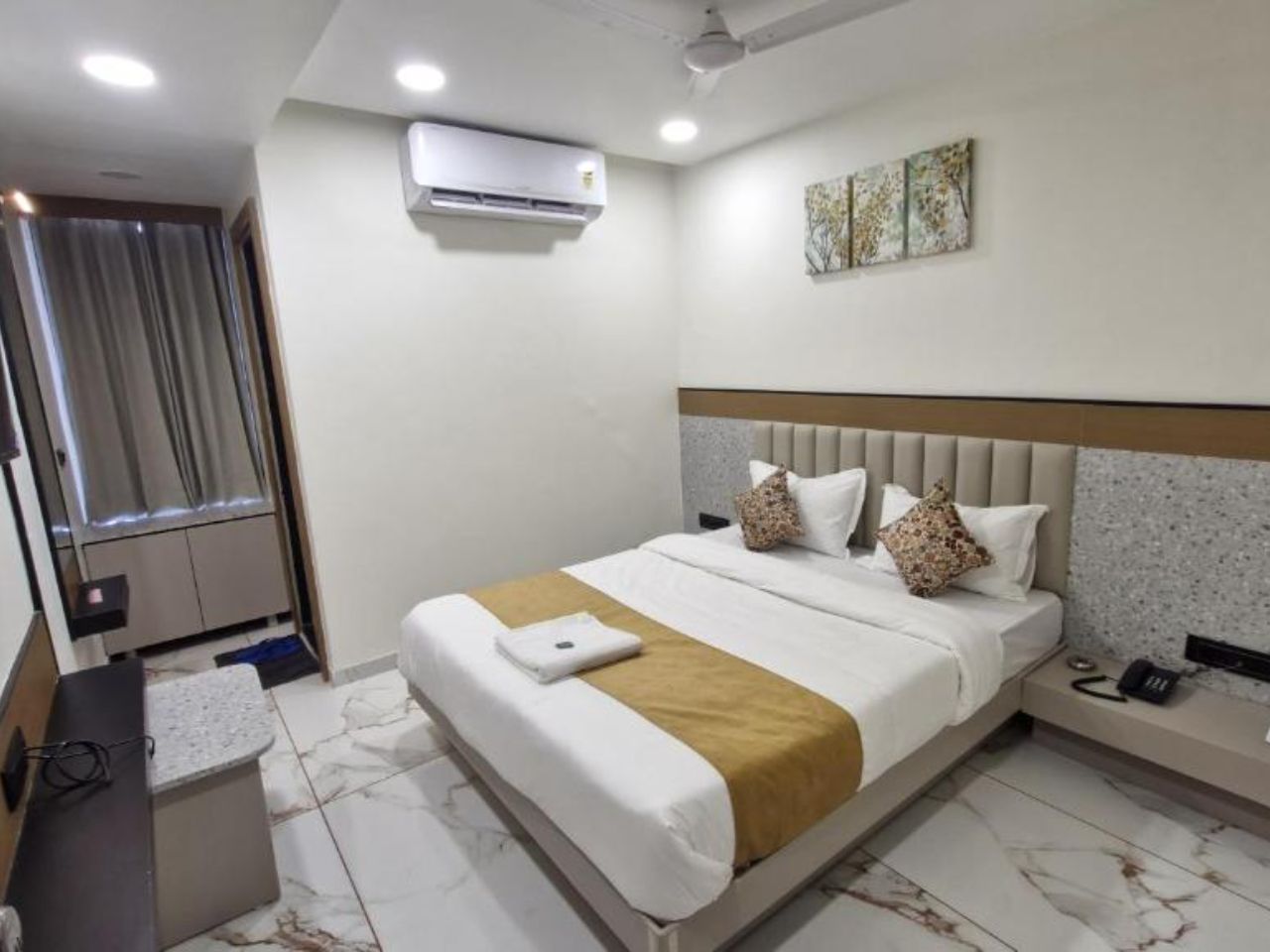 Hotel Rose Gold in Ahmedabad