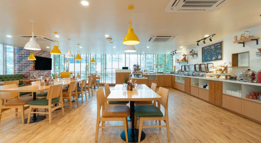 Bloom Hotel - BKC Kalina in Mumbai