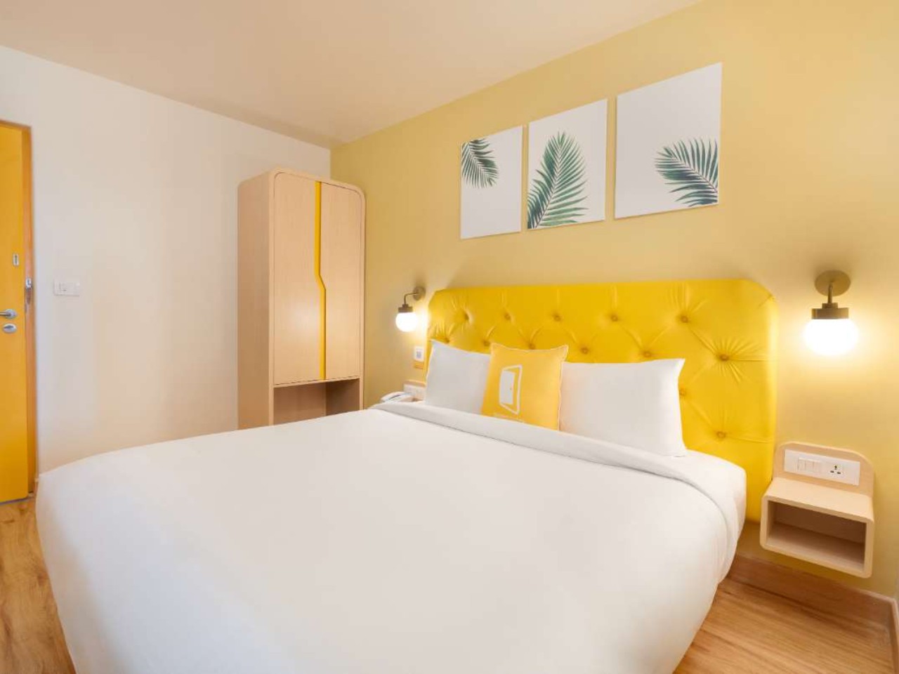 Bloom Hotel - BKC Kalina in Mumbai