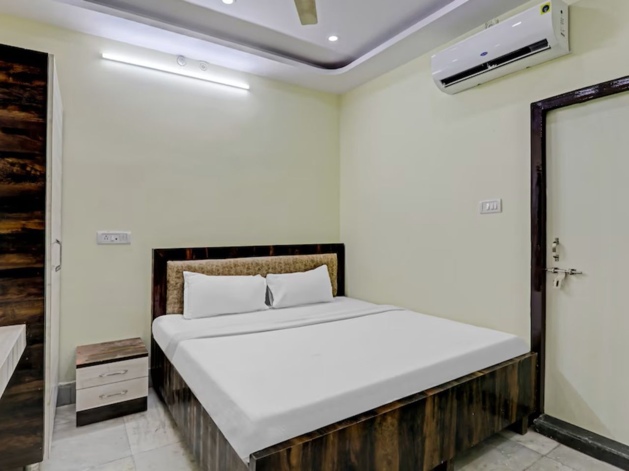 Hotel SNA Grand in Lucknow