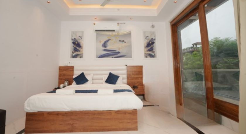 Hotel V Star in Lucknow