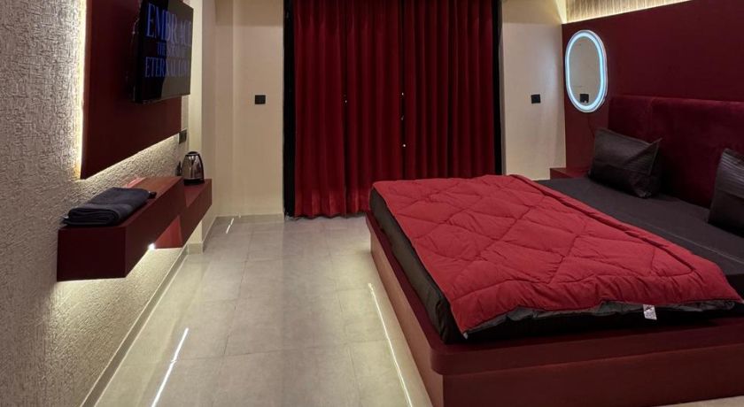 The Comfort Stay- Omaxe Hazratganj in Lucknow