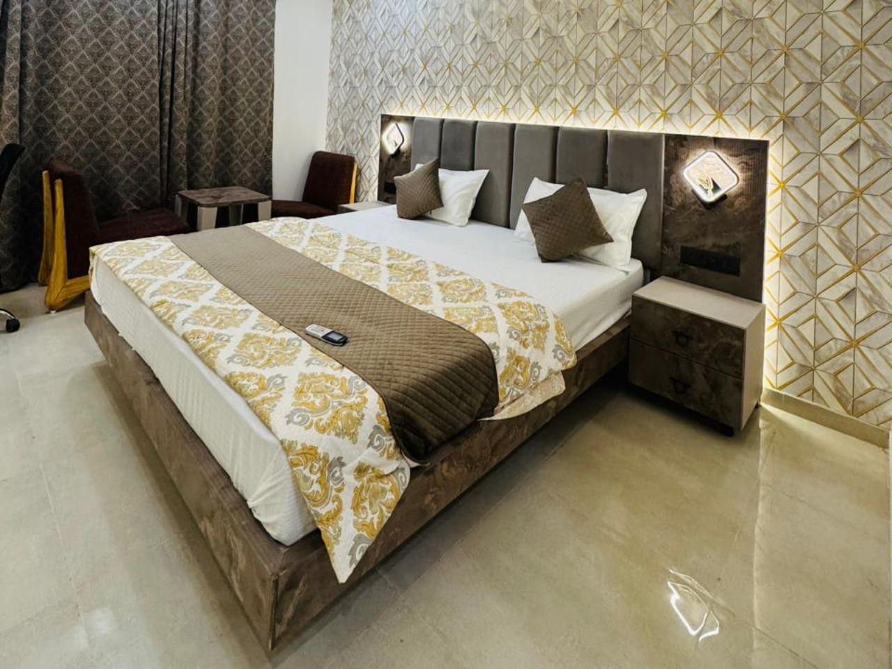 The Comfort Stay- Omaxe Hazratganj in Lucknow