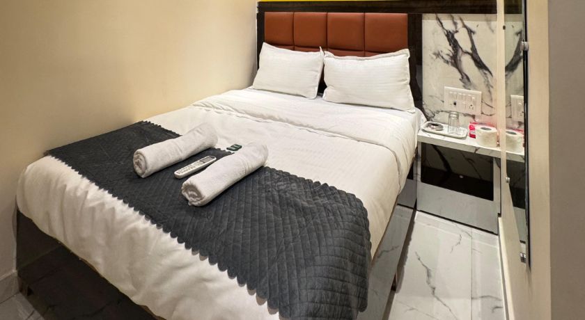 Hotel Rishi Palace in Mumbai