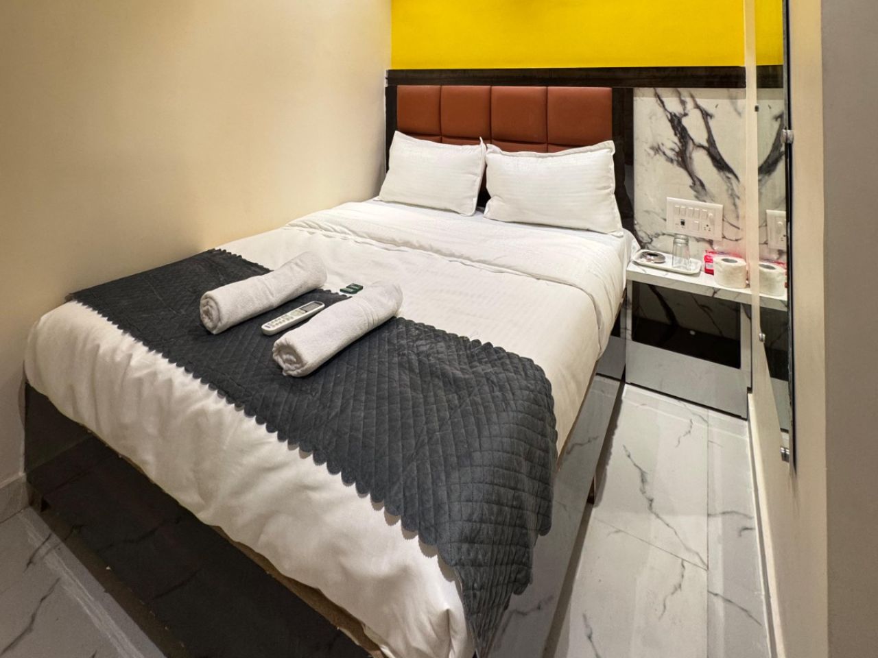 Hotel Rishi Palace in Mumbai