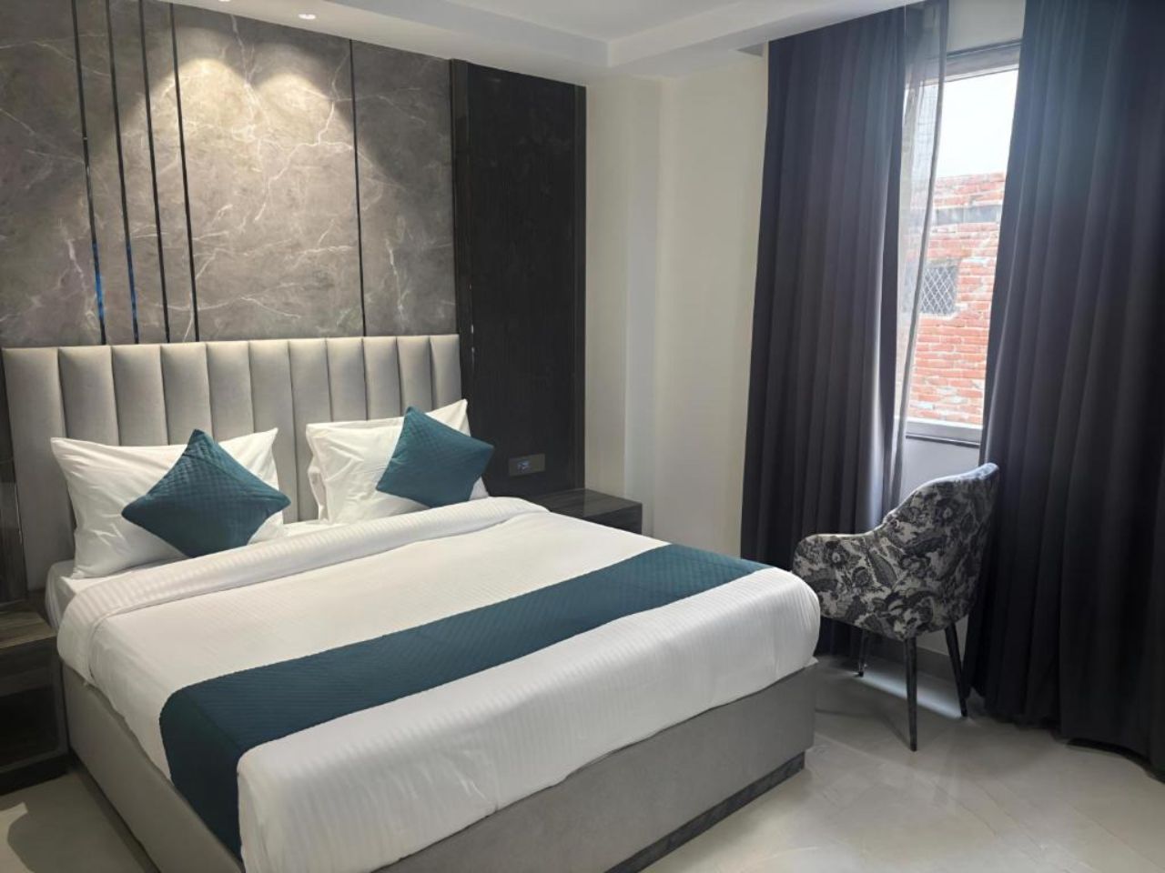 Hotel Mountain Bliss in Delhi