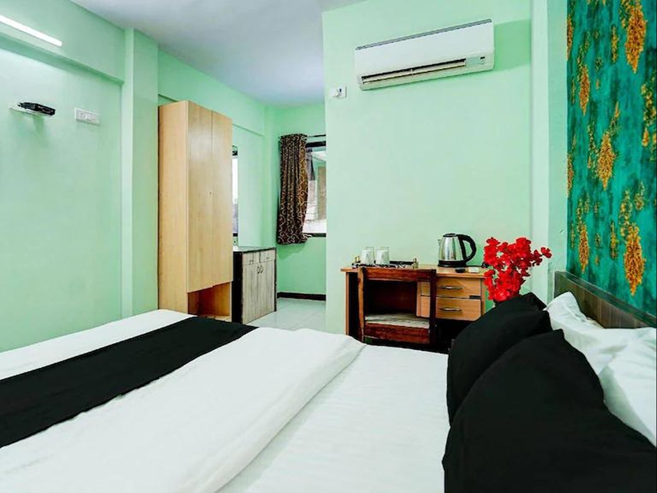 Hotel Seaside Inn in Vasai