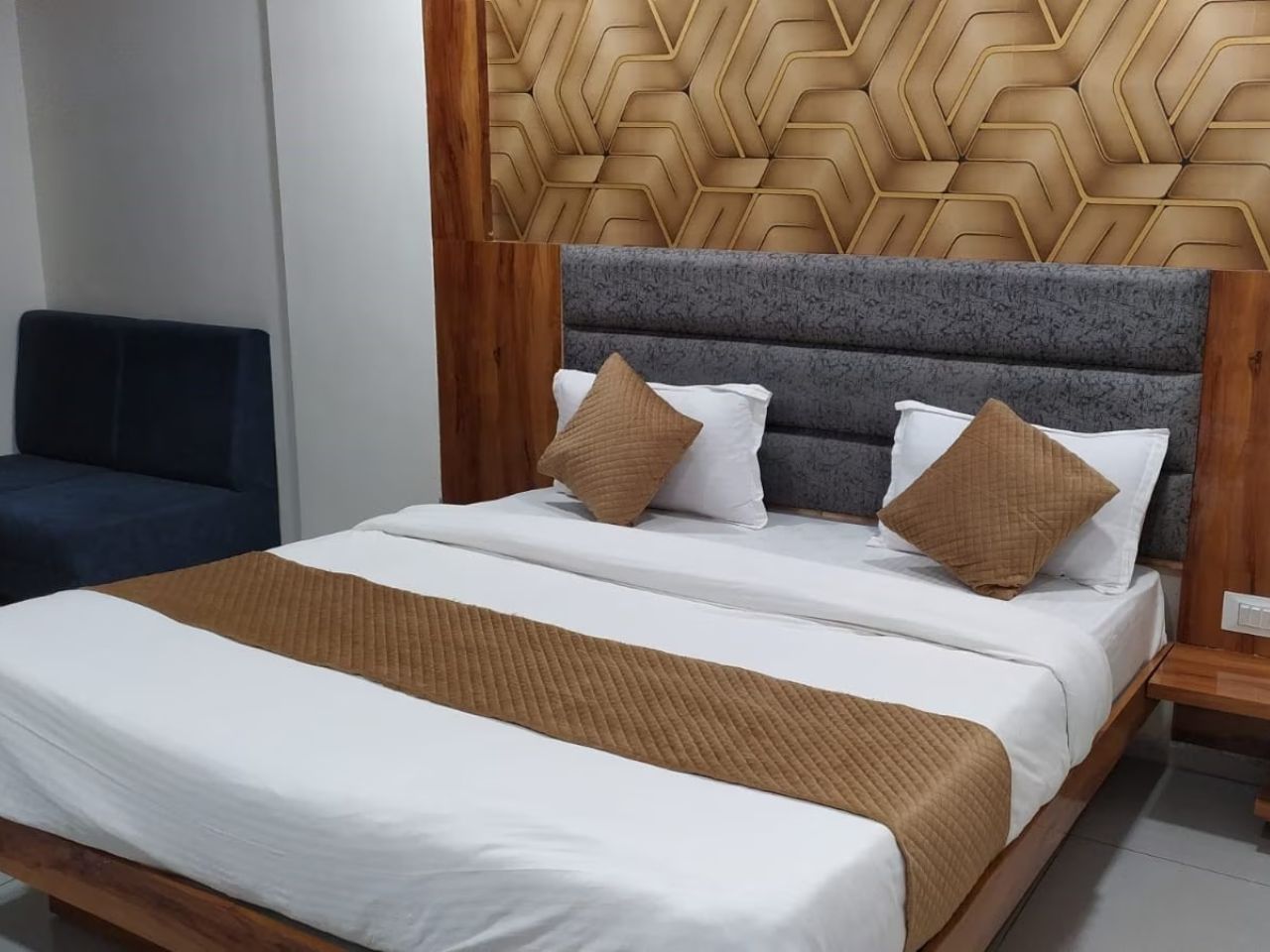 Hotel Moon Light in Ahmedabad