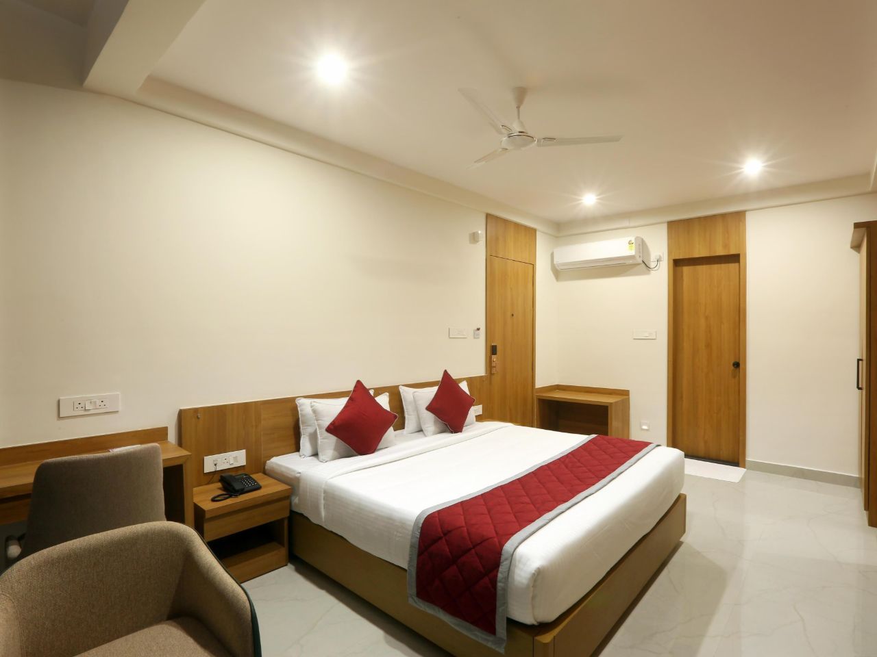 The Hoften Sterling Plaza, Bangalore International Airport in Bangalore