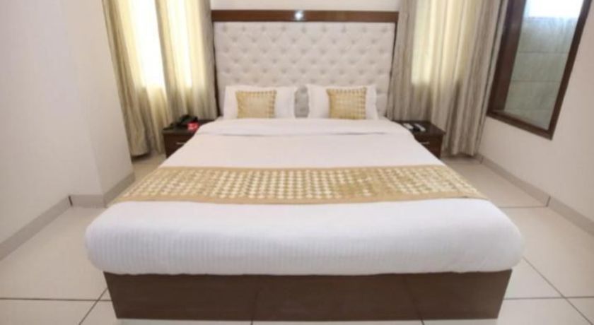 Hotel Silver Palm in Zirakpur