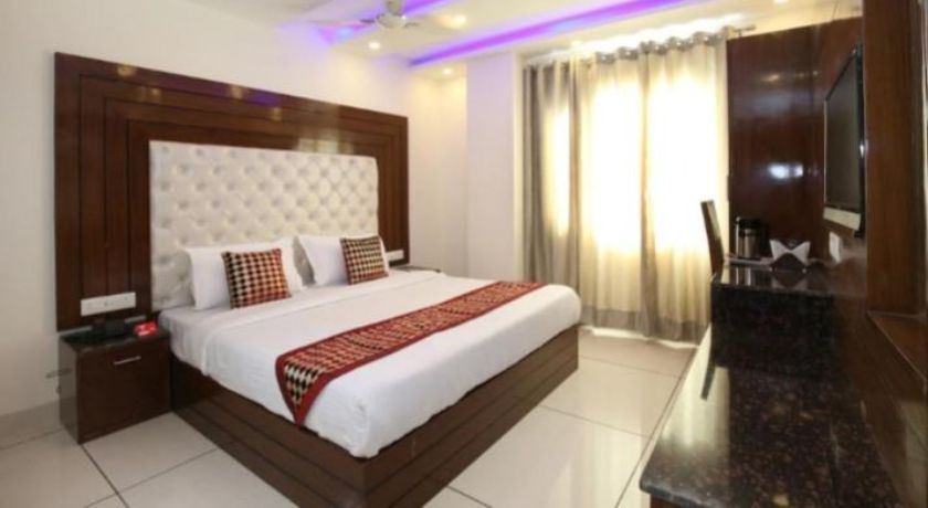 Hotel Silver Palm in Zirakpur