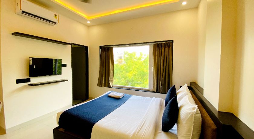 Hotel URS Palace in Indore