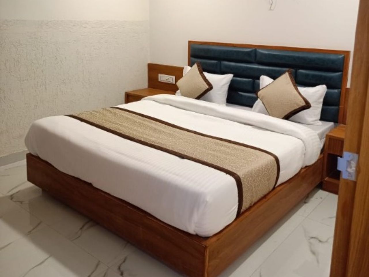 Hotel Volga Inn in Ahmedabad