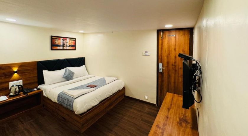 Hotel Aksa Palace in Mumbai