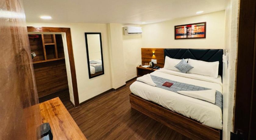 Hotel Aksa Palace in Mumbai