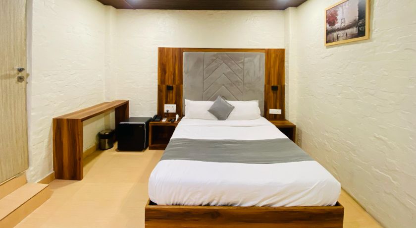 Hotel Aksa Palace in Mumbai