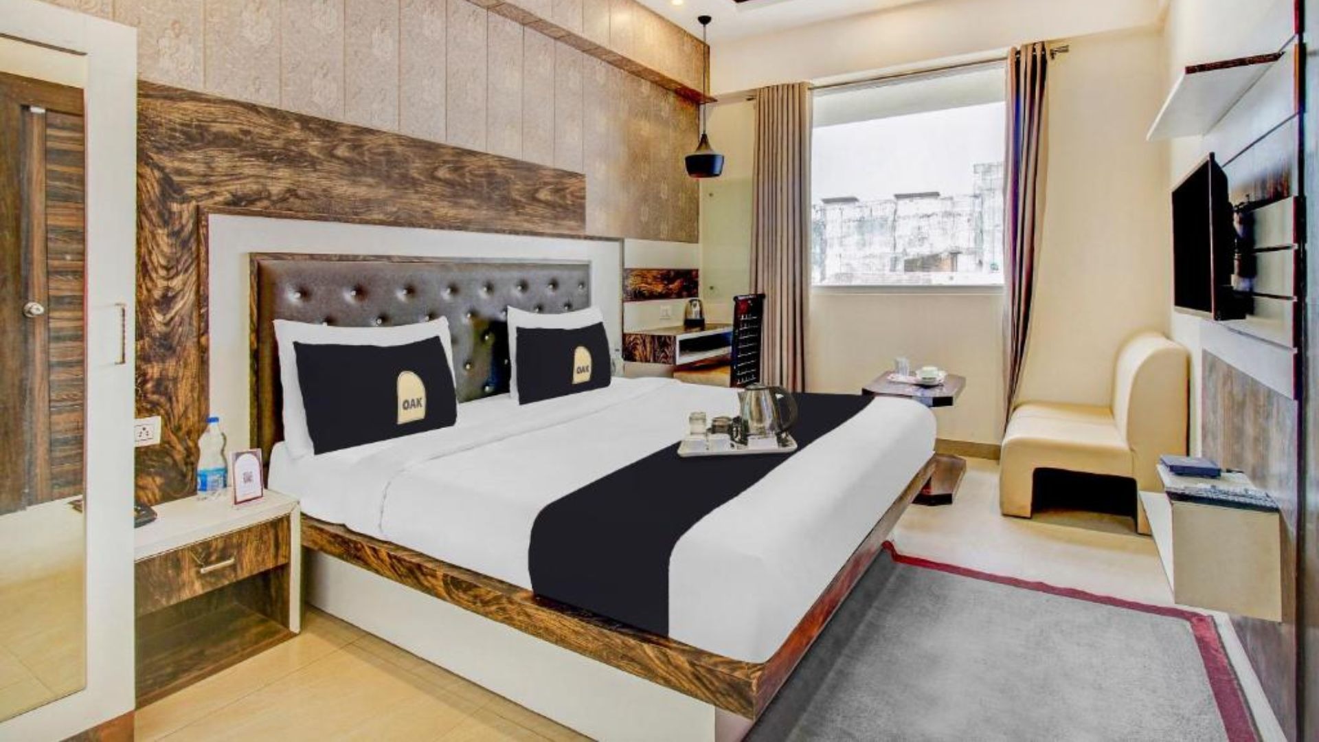 Hotel Hind Palace in Lucknow