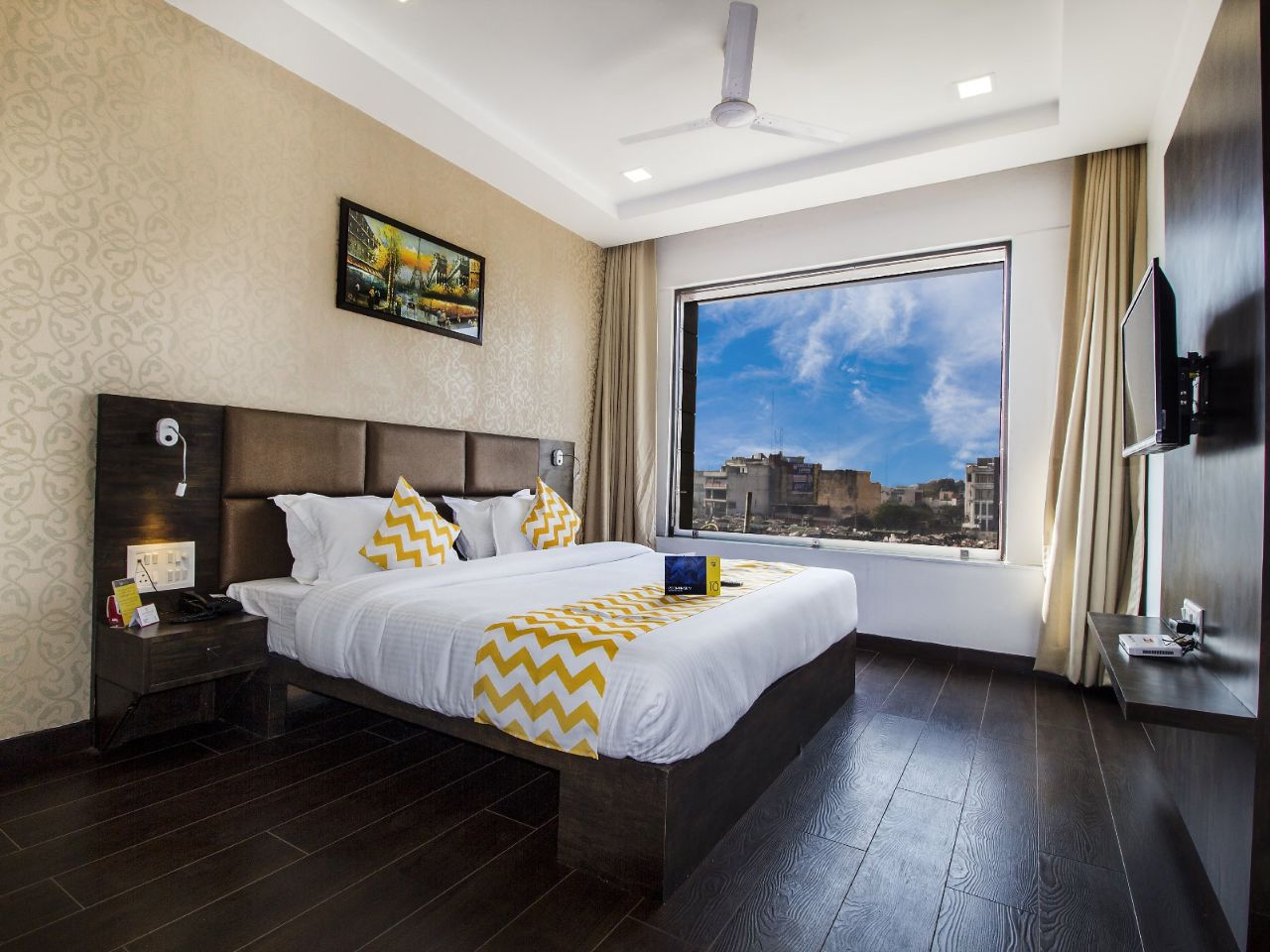 Hotel SS Grandeur in Lucknow