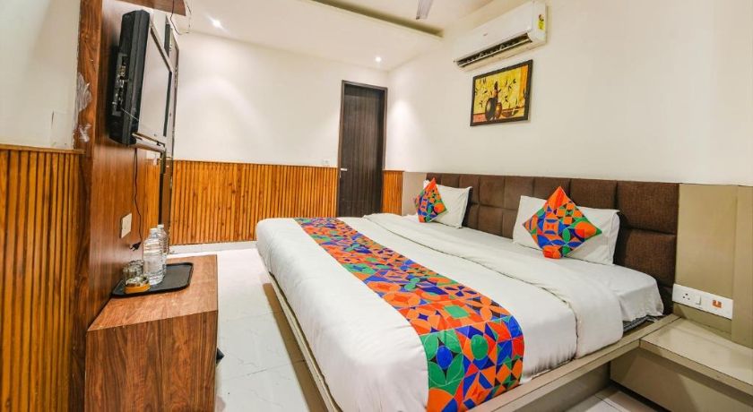 Hotel Shri Sai Deluxe in Delhi