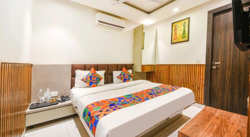 Hotel Shri Sai Deluxe in Delhi