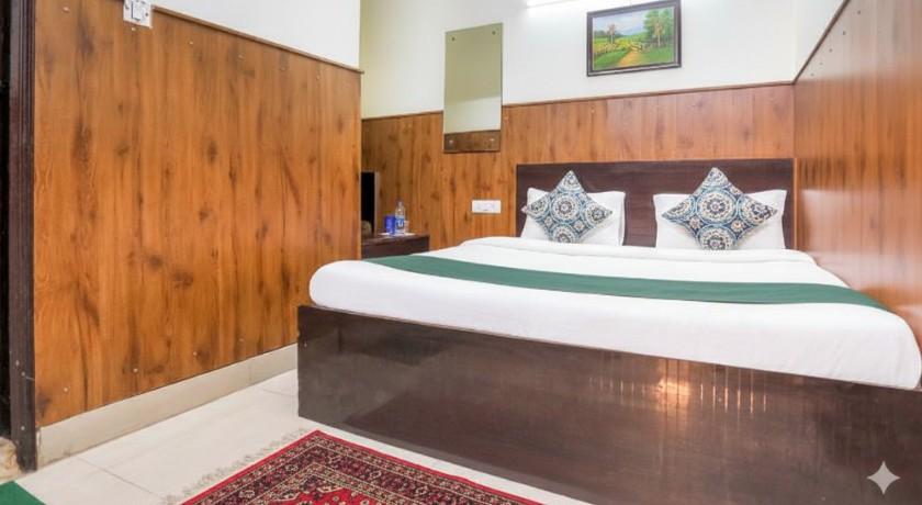 Shri Sai Guest House - Opp Azadpur Main Mandi in Delhi