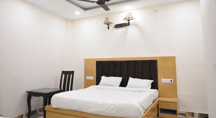 Hotel Krishna Deluxe in Ayodhya