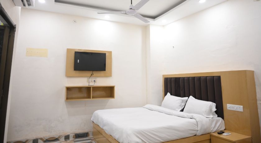 Hotel Krishna Deluxe in Ayodhya