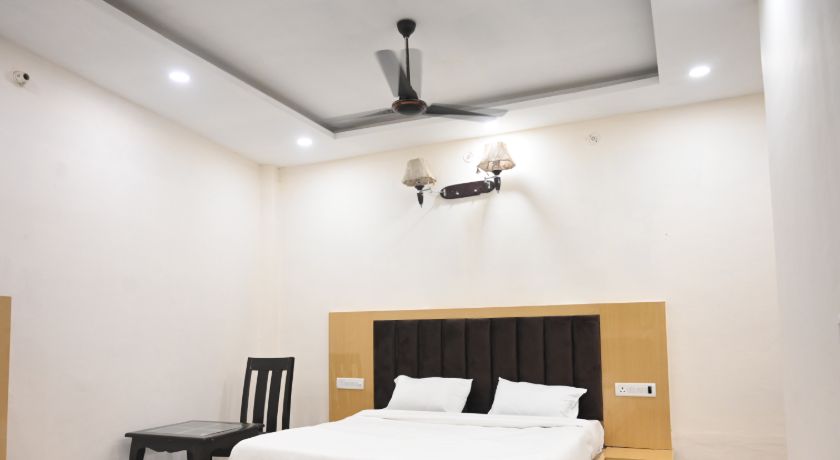 Hotel Krishna Deluxe in Ayodhya