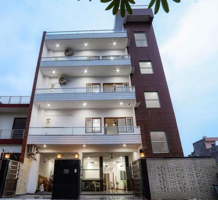 Kanhaiya Residency and Hotel in Noida