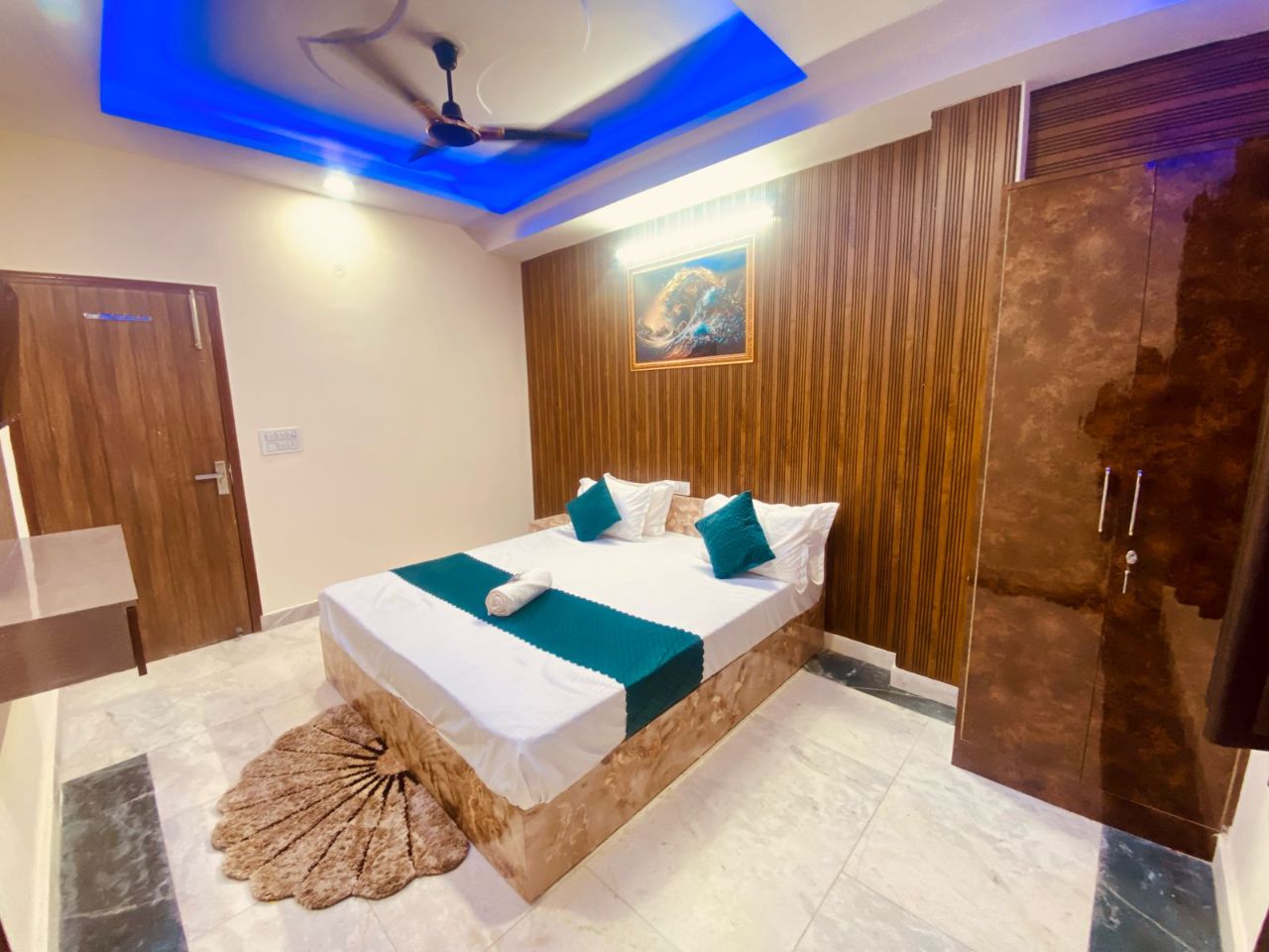 Hotel Black Rose in Delhi