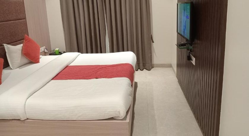 Hotel Rajshree in Ahmednagar