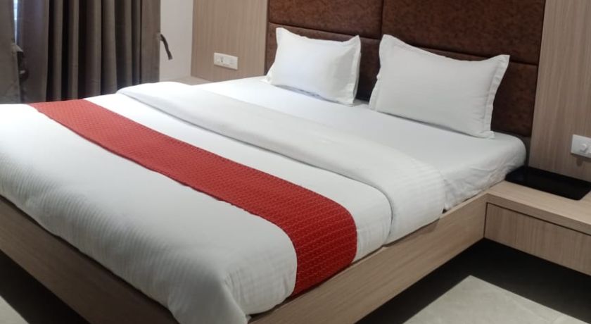 Hotel Rajshree in Ahmednagar