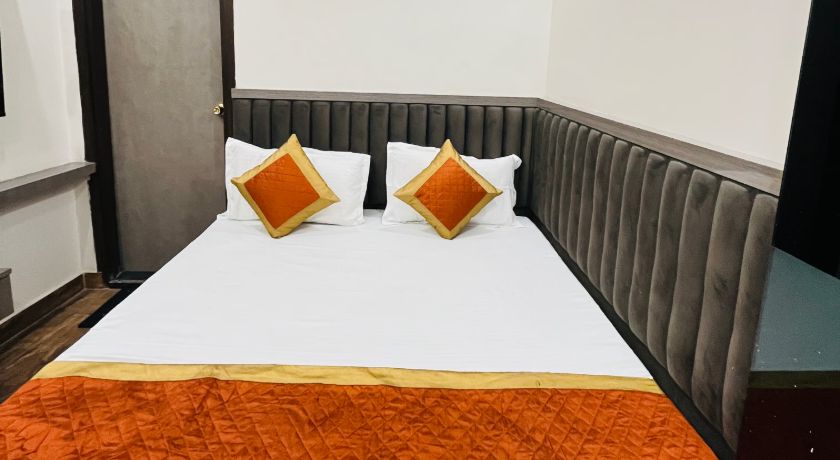 Hotel Red Stone Inn in Delhi