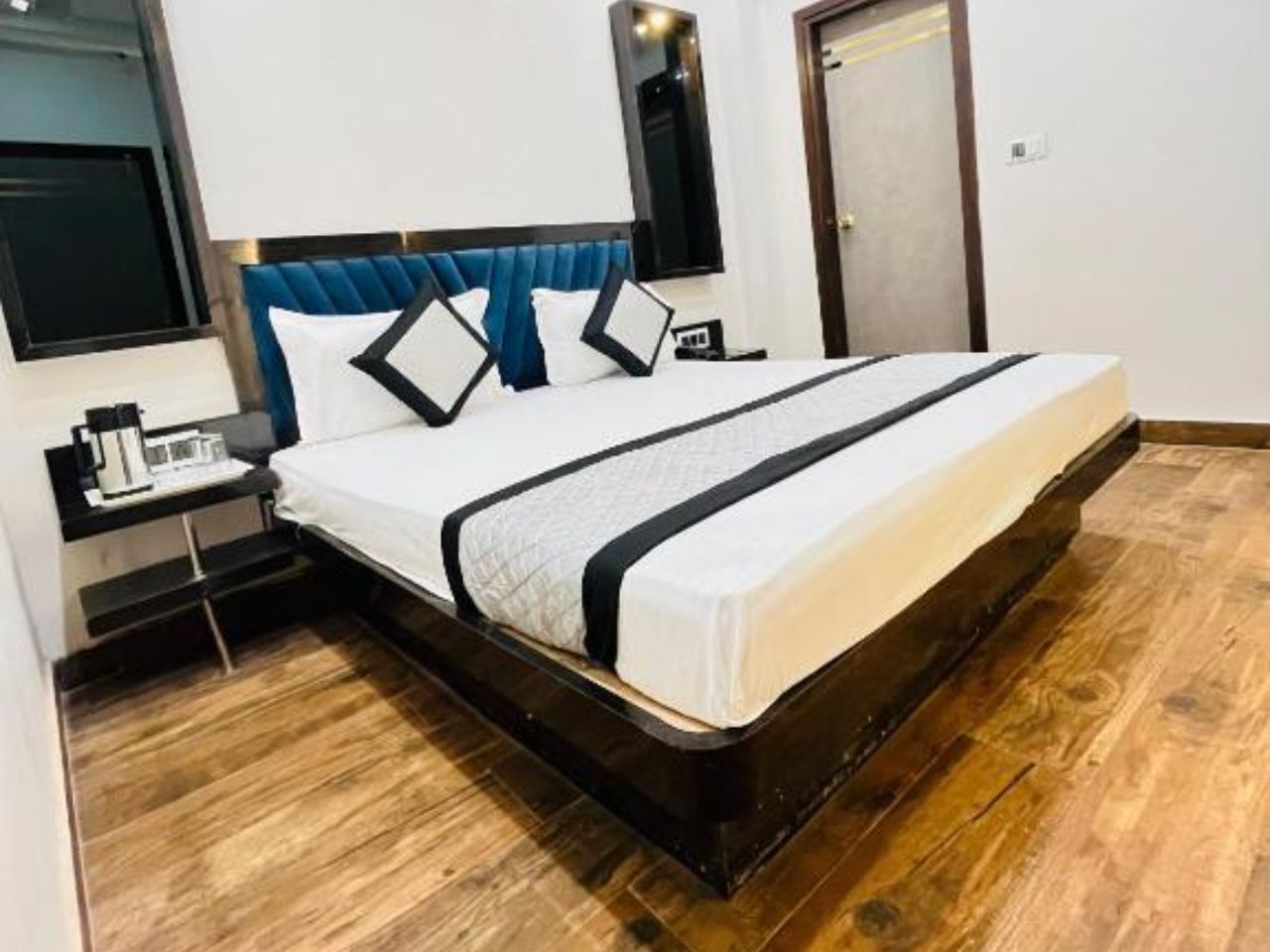 Hotel Red Stone Inn in Delhi