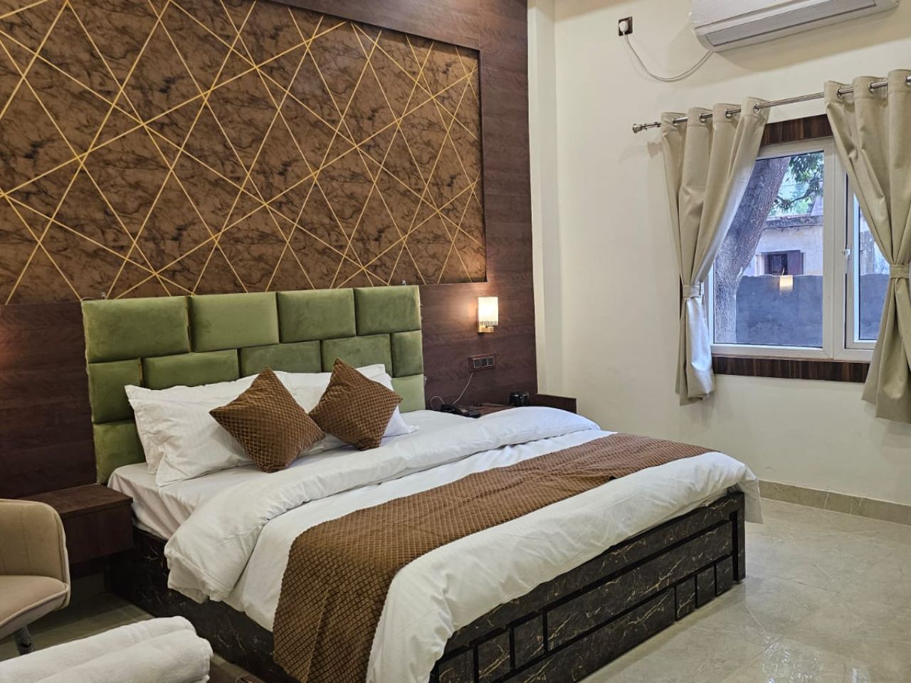 Triveni International in Varanasi