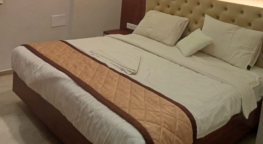 Blue Diamond Luxury Stay in Bangalore