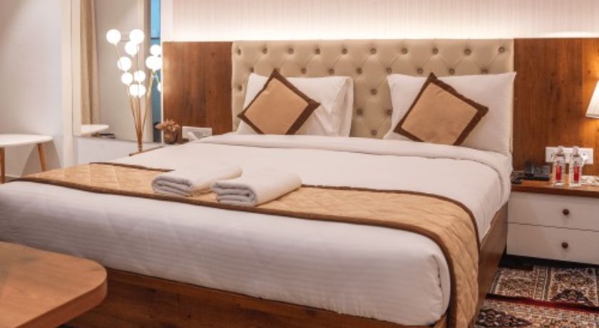 Blue Diamond Luxury Stay in Bangalore