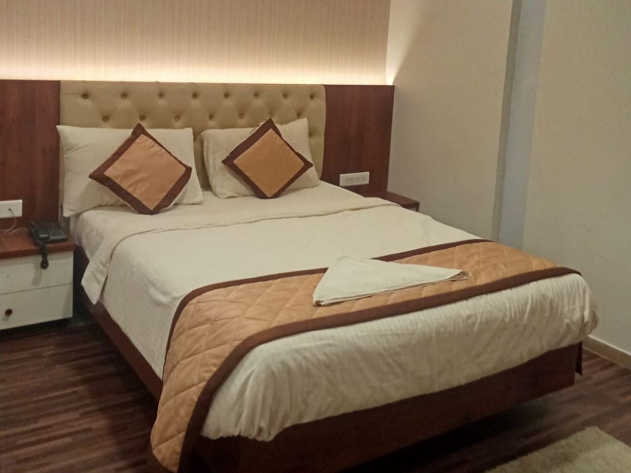 Blue Diamond Luxury Stay in Bangalore