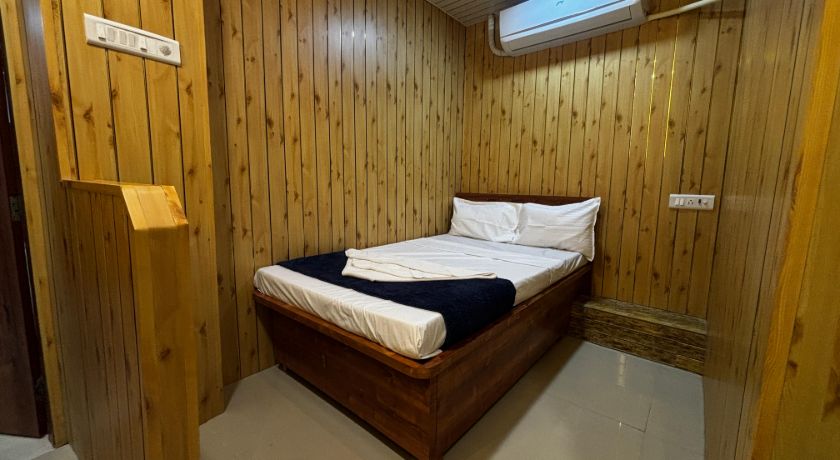 Hotel PKs Shahanai in Thane