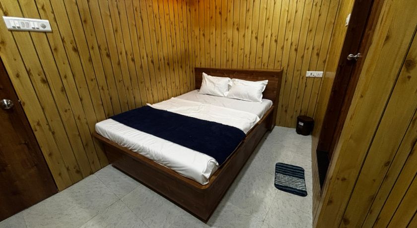 Hotel PKs Shahanai in Thane