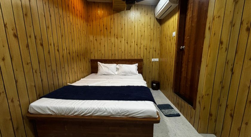 Hotel PKs Shahanai in Thane