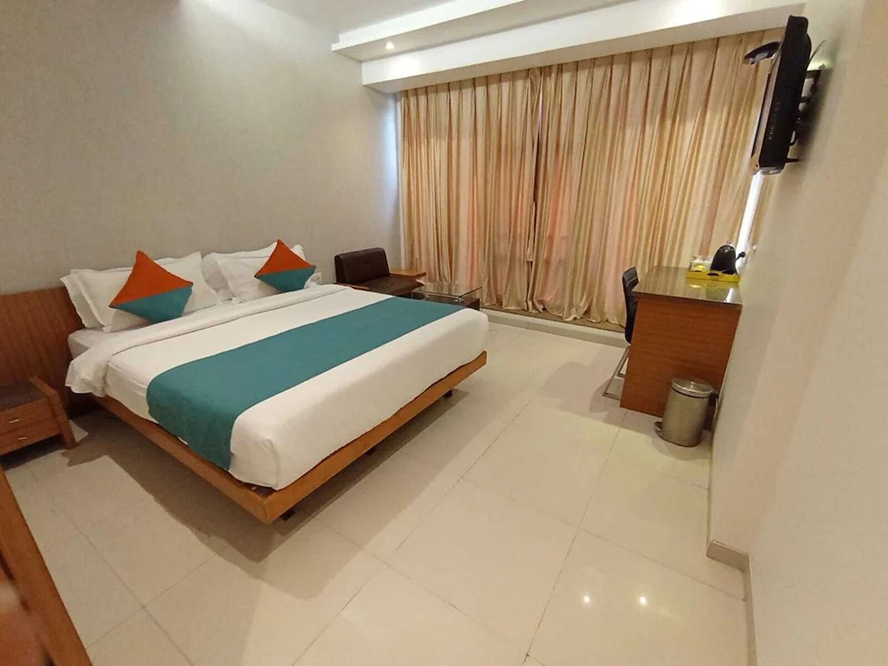 Pride  Biznotel Alkapuri in Vadodara