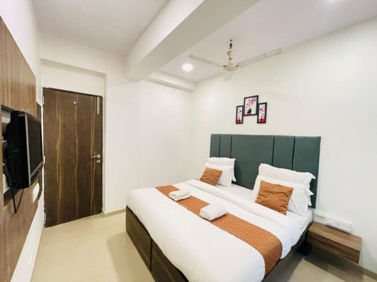 Hotel Amfahh Inn in Mumbai