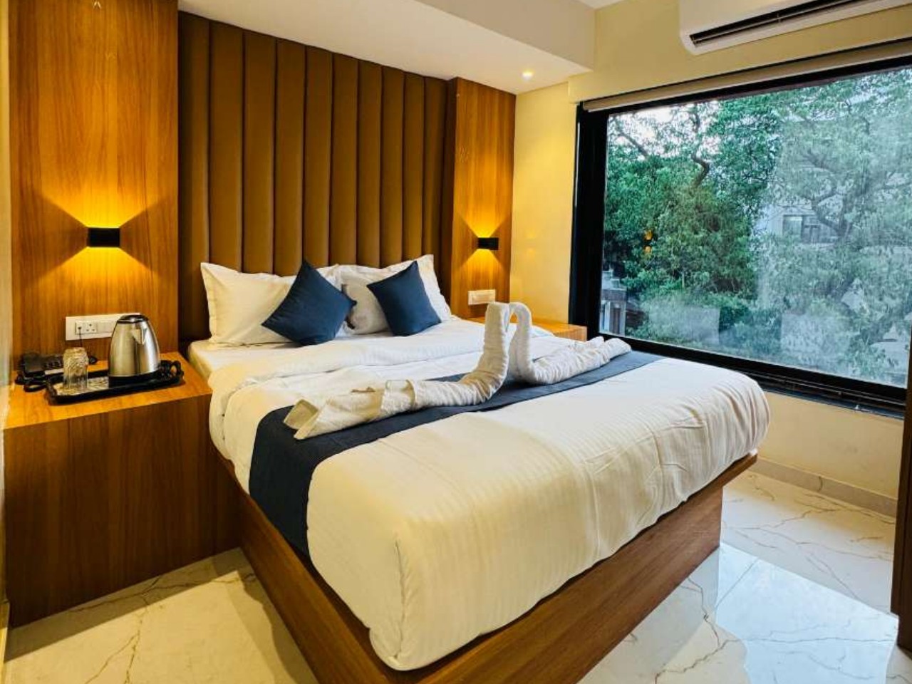 Hotel Comfort Castle in Mumbai