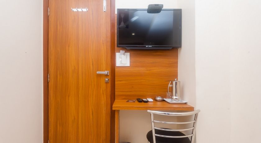 Hotel Aiston Inn in Mumbai